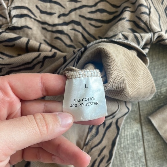 Jane & Delancey Size Large Long-Sleeve Zebra Printed Top - Picture 6 of 7